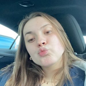 Meet your Posher, Maura